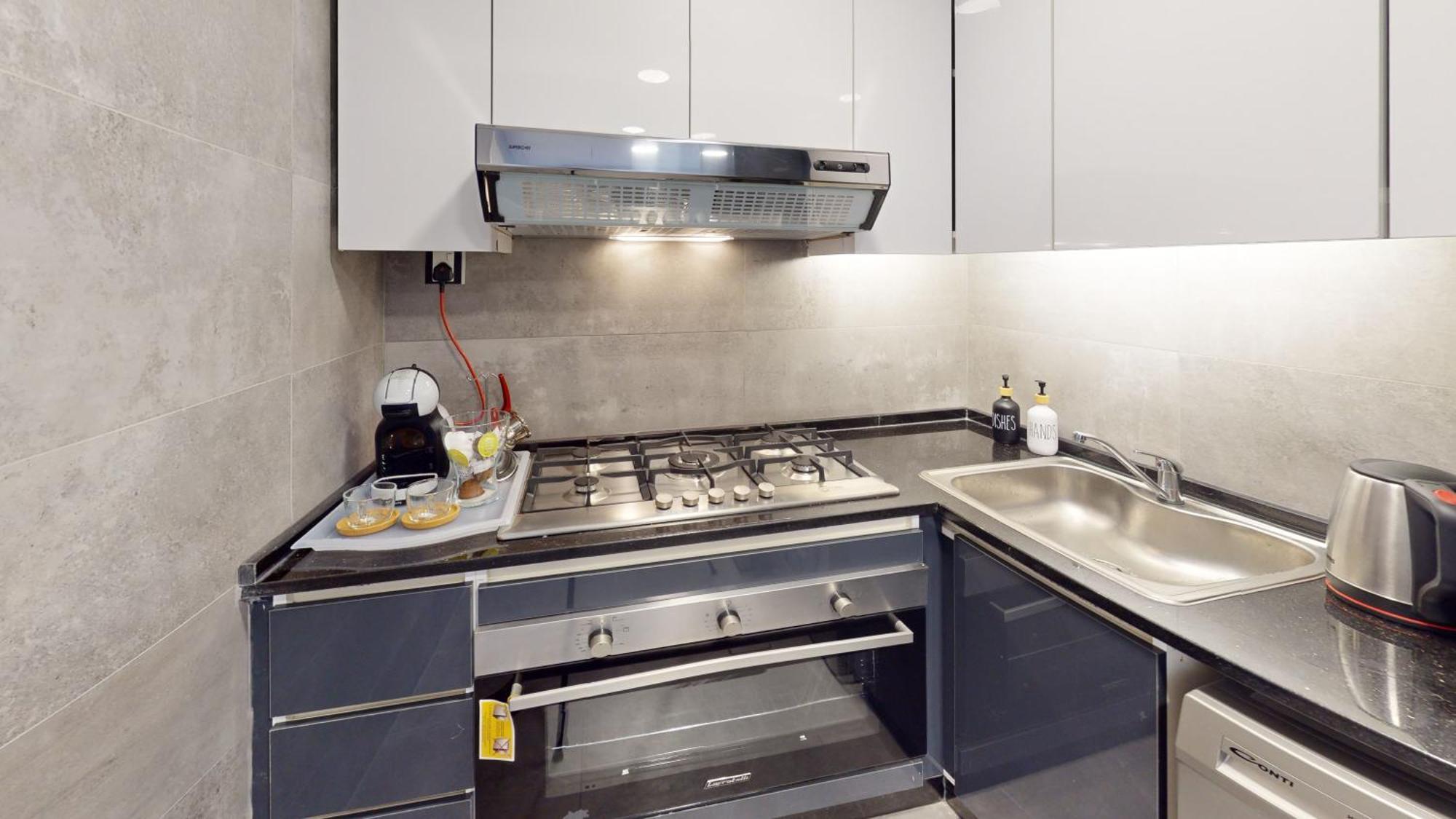 Al Fares Luxury Furnished Apartment-Damac Tower Экстерьер фото